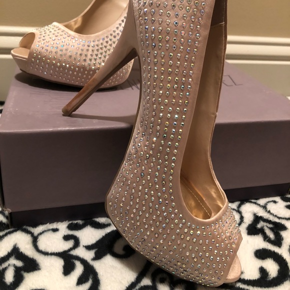 Jennifer Lopez Shoes - 🔥 PRICE DROP 🔥 Jennifer Lopez stilettos size 10